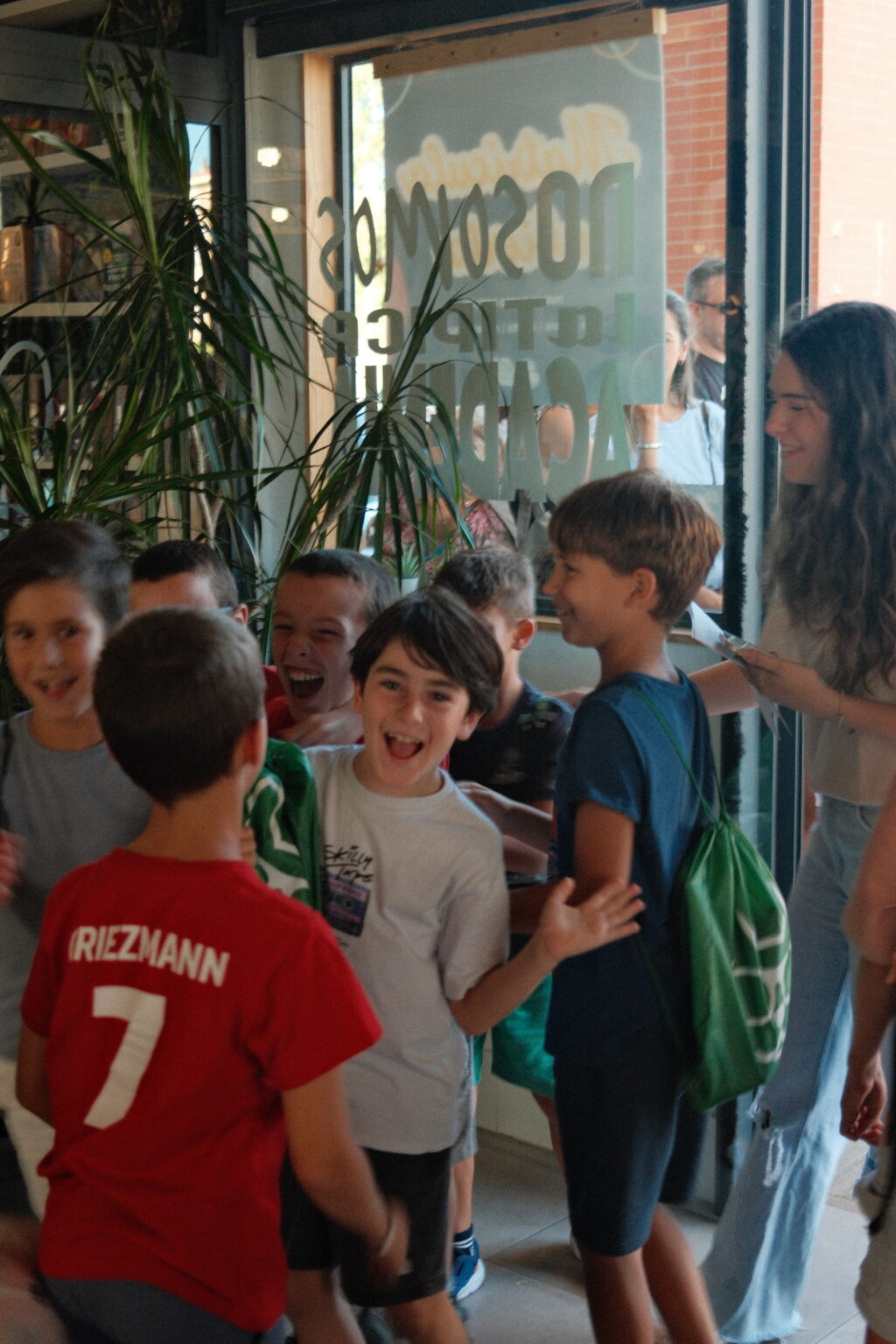Alumnos en clase de refuerzo en Bulldog, Huelva
