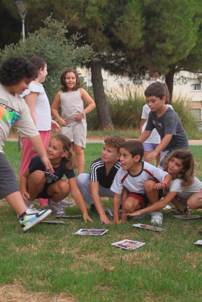 Actividad al aire libre en inglés con niños de Bulldog